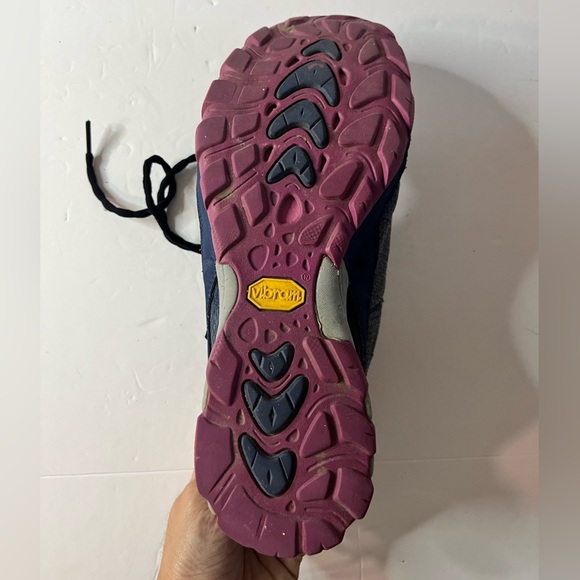 Ahnu by Teva Women’s Waterproof Hiking Shoes | Approx. Size 9-9.5 | Vibram Sole - Picture 9 of 14